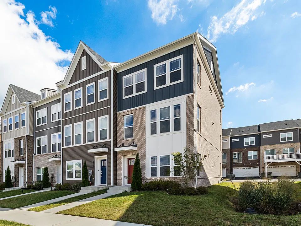 6894 Barrowfield Pl