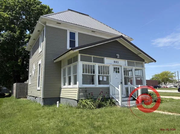 803 6th St, Grundy Center, IA 50638