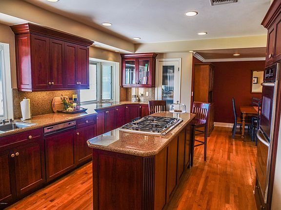 4th image of 761 Wellesley Ct
