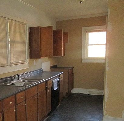 2nd image of 100 Hicks Cir