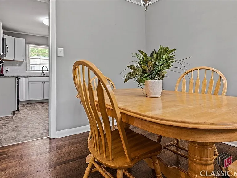 135 Hillside St — Photo 11