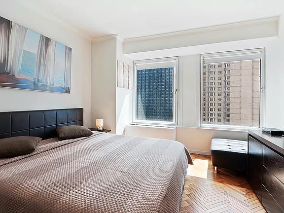 3rd image of 150 W 56th St APT 3211