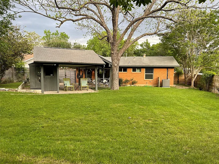 4620 Englewood Dr — Photo 26