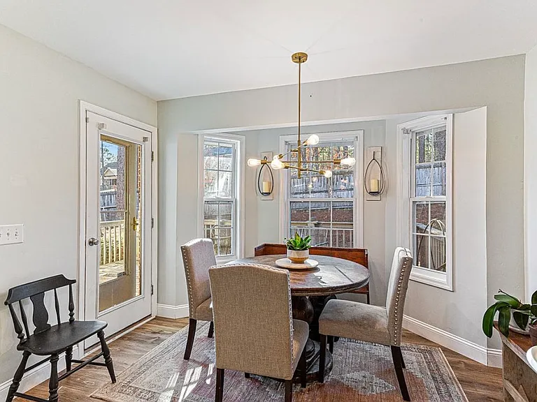 230 Kingswood Cir — Photo 3