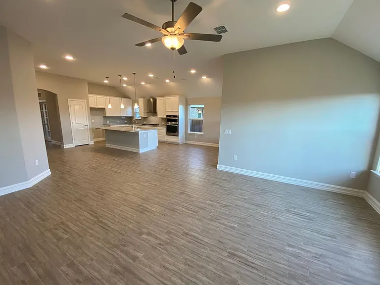 2816 Redbud Ln — Photo 3