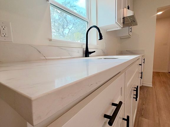 Quartz countertop