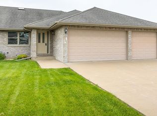 2305 Deerborn Dr, Dubuque, IA 52002