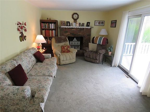 2nd image of 206 Hilltop Ln