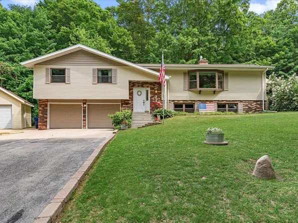 5638 Colleen LANE, West Bend, WI 53095