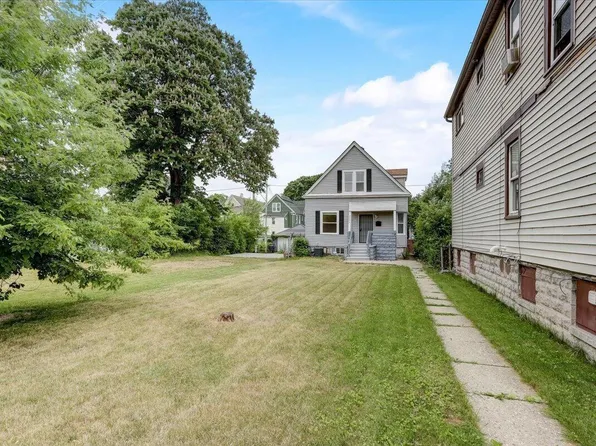 2764 North Holton STREET, Milwaukee, WI 53212