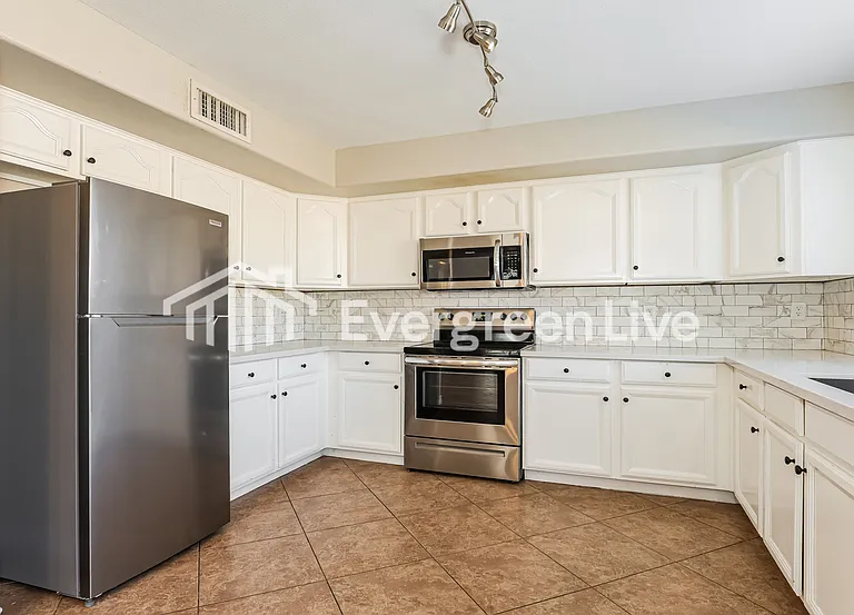 12432 W San Miguel Ave — Photo 6