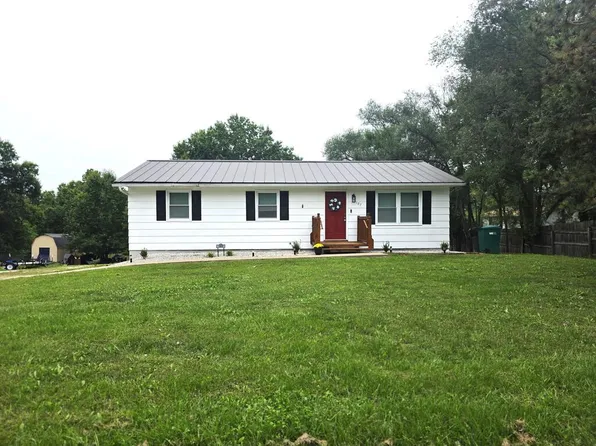 107 Sierra Cir, Macon, MO 63552