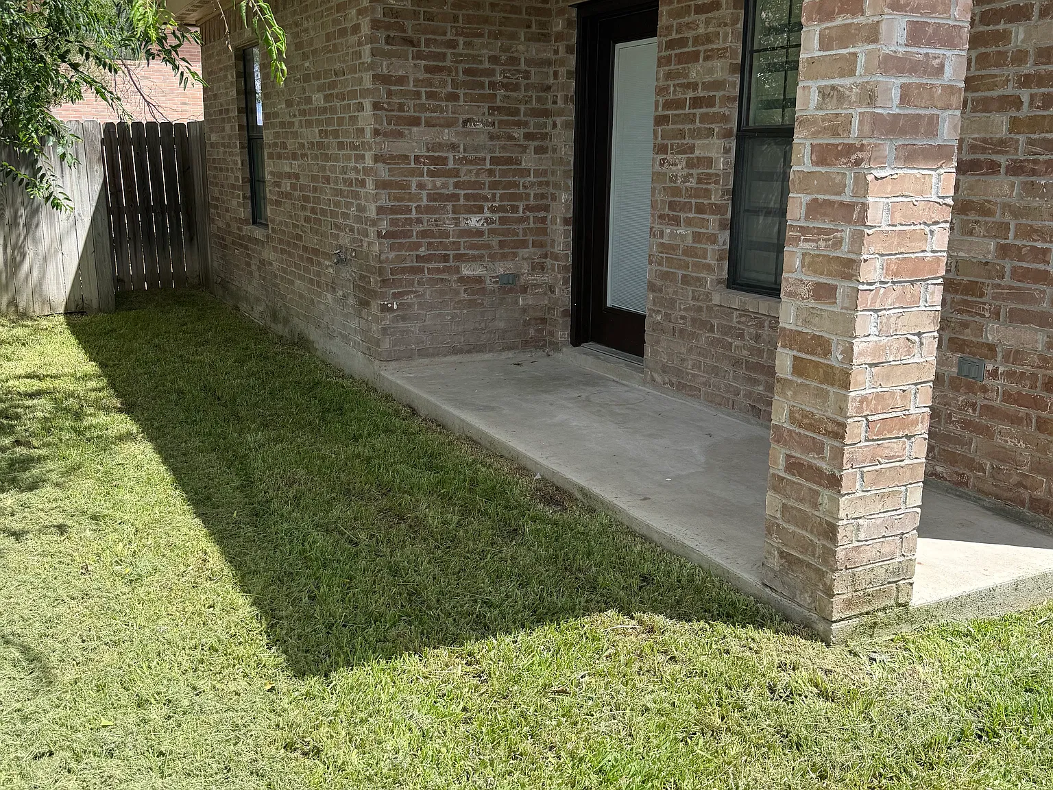 3 bed, 1374 sqft, $1,650 — Photo 2