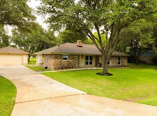1803 Sleepy Hollow Dr, Pearland, TX 77581
