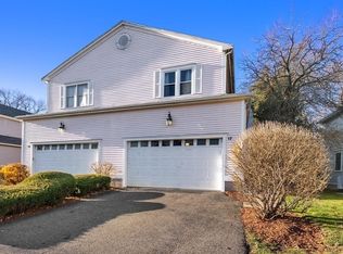 17 Tanglewood Rd #17, Newton Center, MA 02459