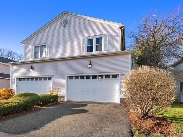 17 Tanglewood Rd #17, Newton Center, MA 02459
