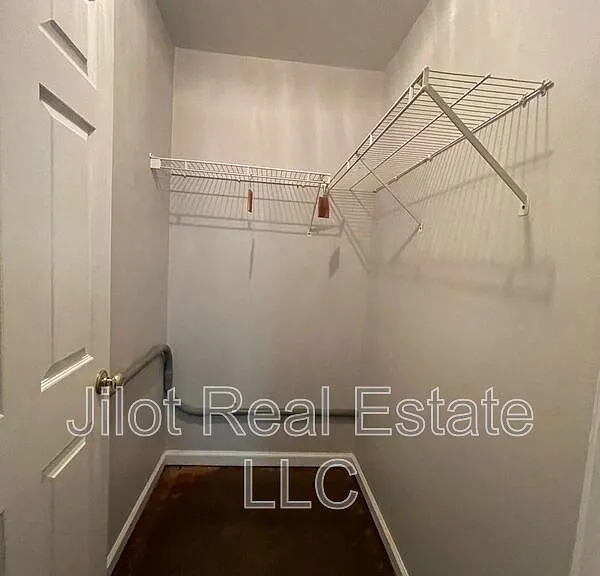 105 Dancing Fox Rd #B — Photo 8