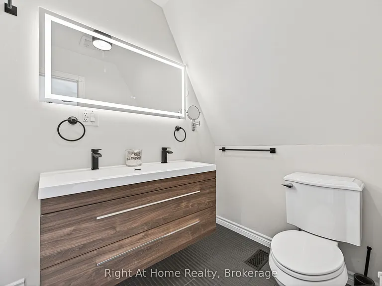 109 Brant St — Photo 6