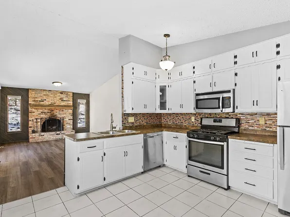 5885 Hidden Oaks Cir SE, Prior Lake, MN 55372