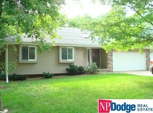 1008 Shawnee Rd, Papillion, NE 68046