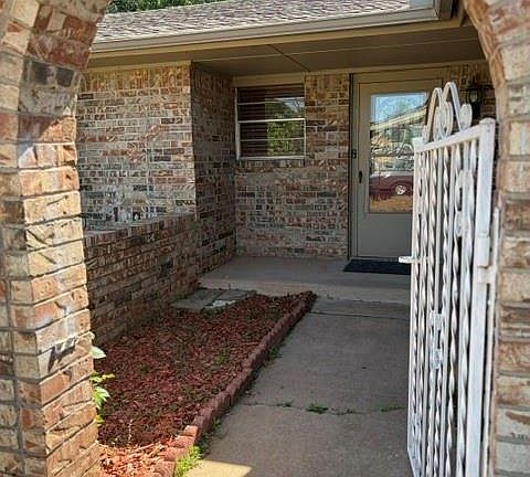 3rd image of 712 N Anita Dr