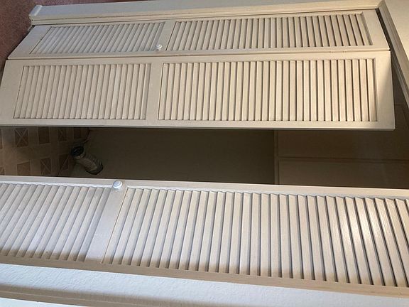 Washer/dryer hookup area.