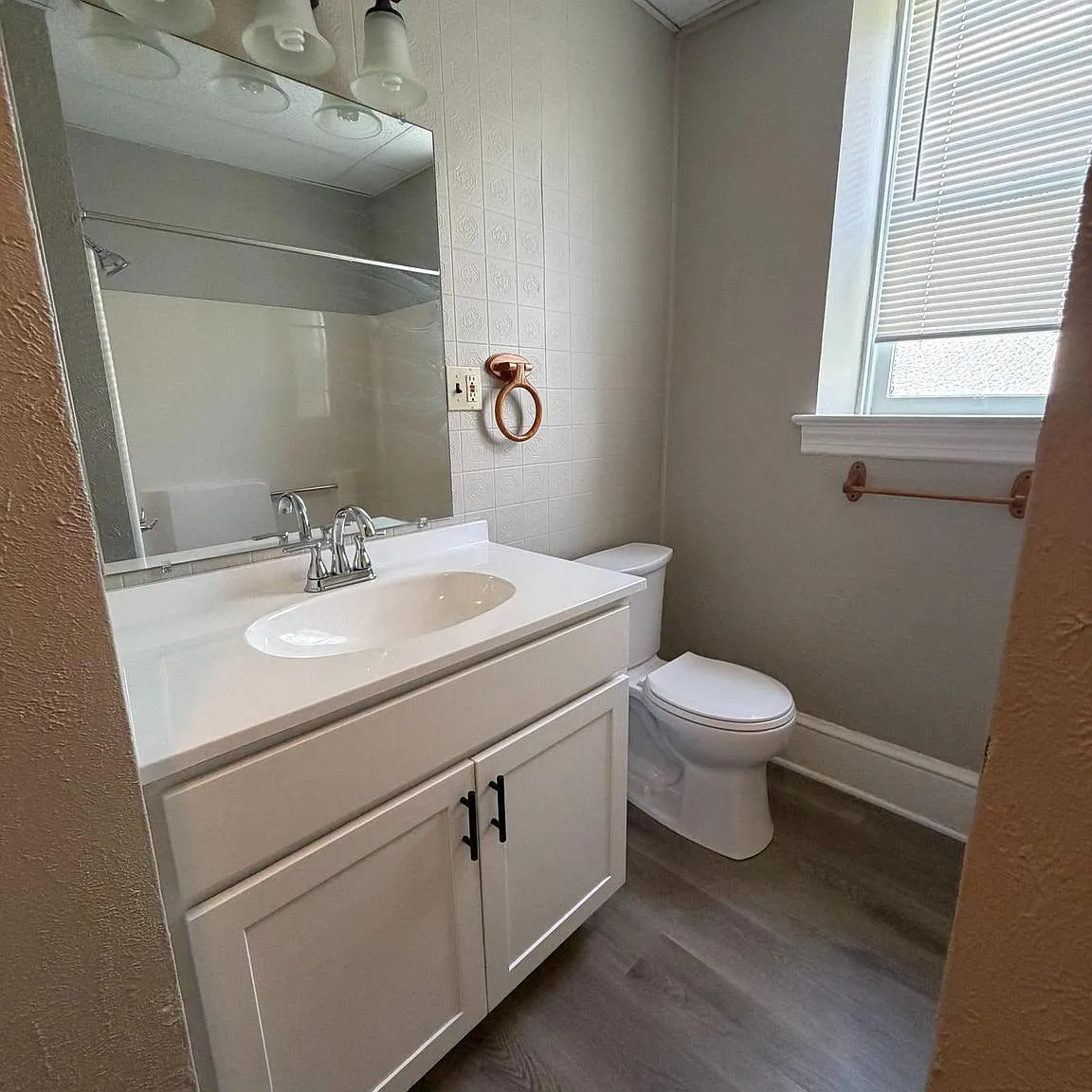 Apts/Retail — Photo 3