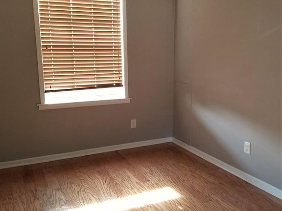 2nd image of 2109 Pearl St APT 7B
