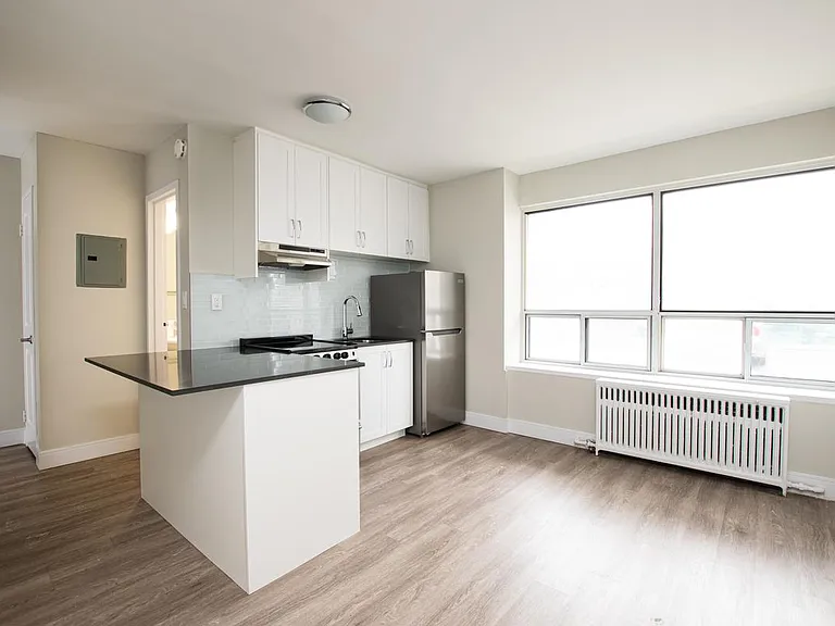 24 Tyndall Ave — Photo 17