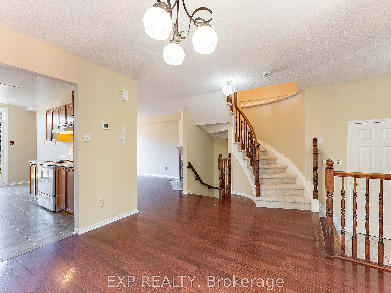 3 bed, $2,700 — Photo 2