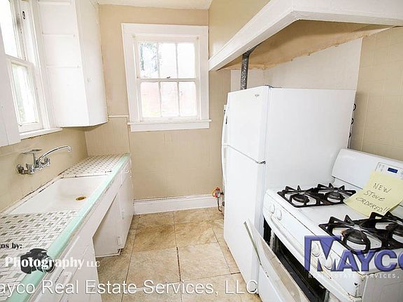 4th image of 211 Topeka St