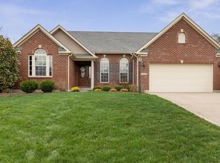 8909 Summer Crest Dr, Cincinnati, OH 45251