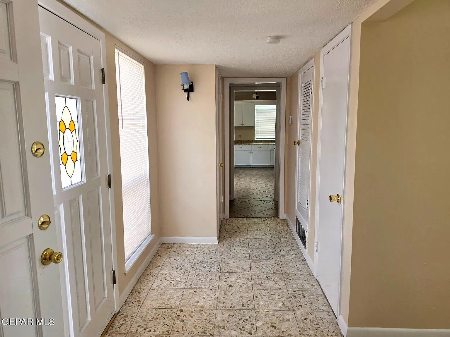 4 bed, 2.0 bath, 1898 sqft, $1,950 — Photo 3
