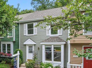 1526 Poplar Grove Dr, Reston, VA 20194