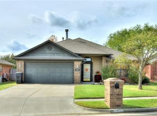 2305 Avenel Dr, Moore, OK 73160