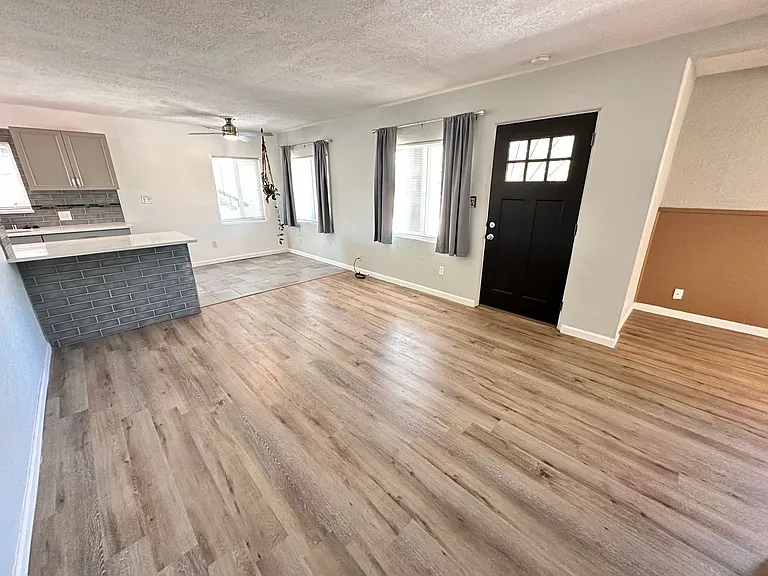 2120 La Veta Dr NE — Photo 13