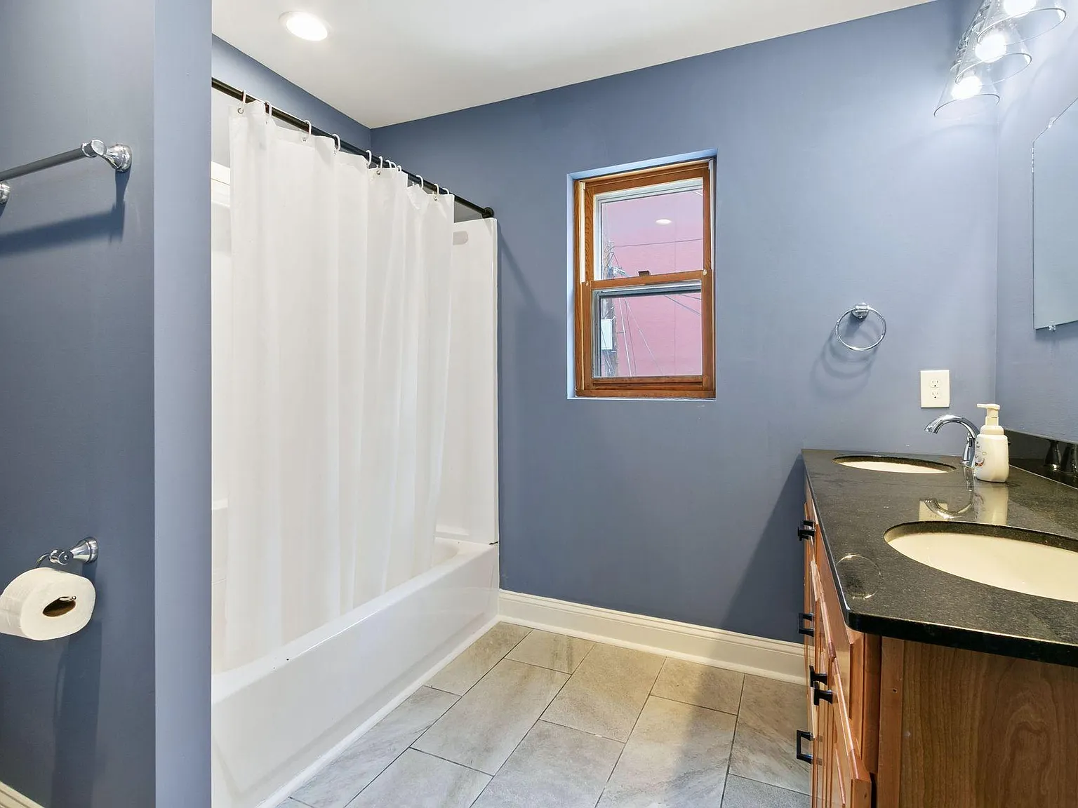 4 bed, 5.0 bath, 1900 sqft, $1,139 — Photo 4