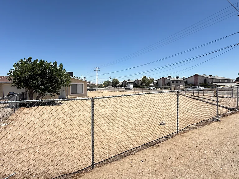15080 Sequoia St #B — Photo 13