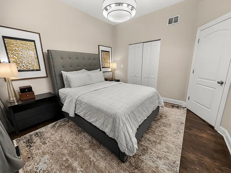1357 N Rockwell St #1 — Photo 19
