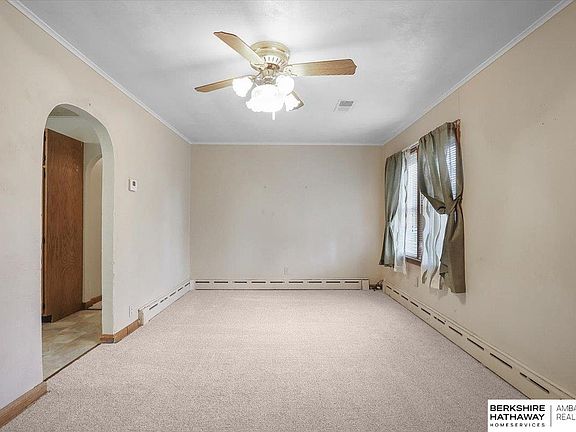 3rd image of 406 Vine St