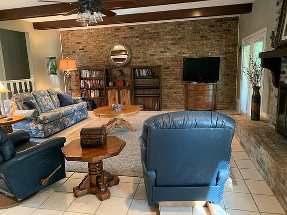 4th image of 219 E Lakeshore Dr