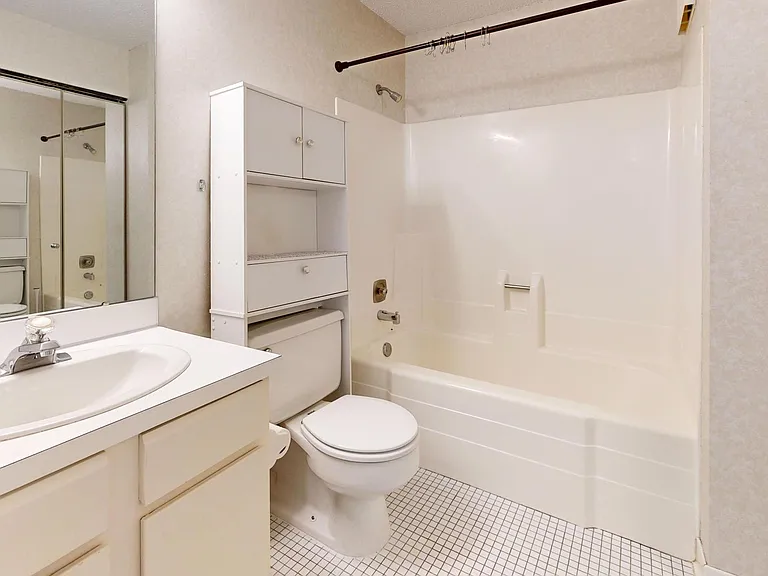210 W Grant St #204 — Photo 10