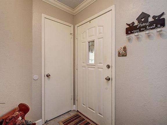 4th image of 4011 Thistlewood Dr