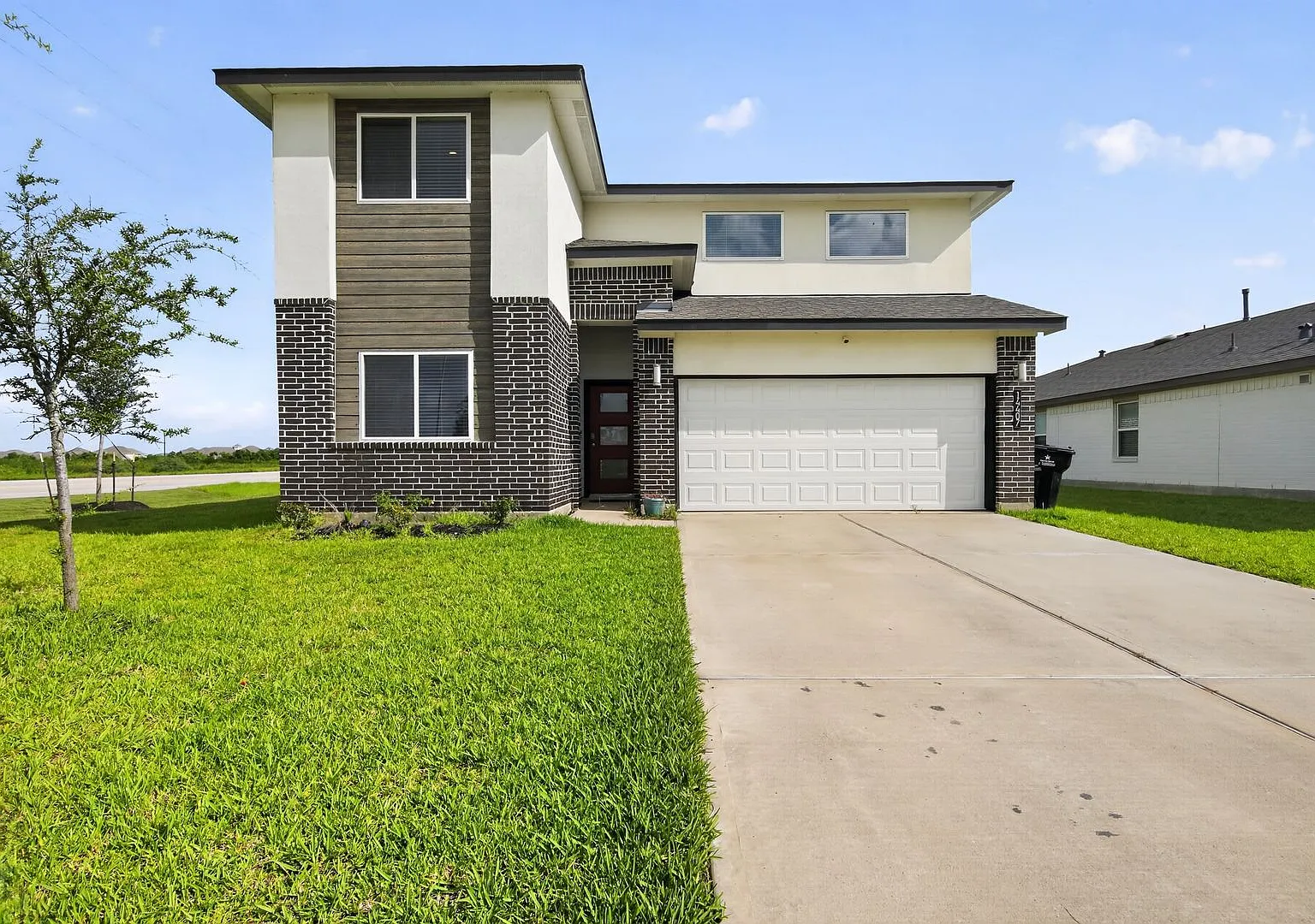 Like-New 4-Bedroom Corner Lot Home with Game Room, Appliances Included & Private Backyard — Photo 1