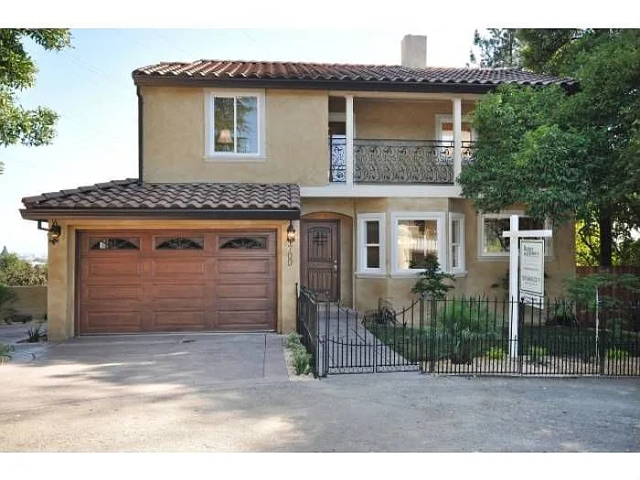 700 Glendome Cir photo 1