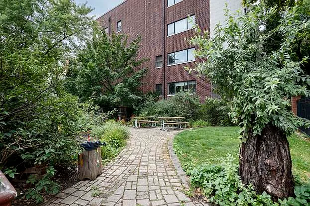 821 W Roscoe St #1 — Photo 73