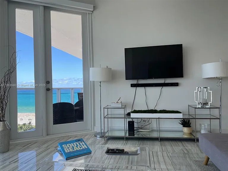 100 Lincoln Rd #Penthouse 9 — Photo 7