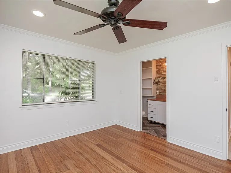 830 Crestview Dr — Photo 22
