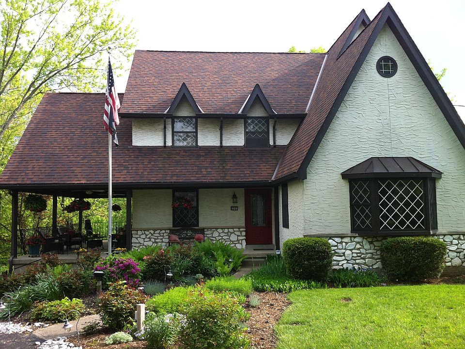 Front * Faces North*