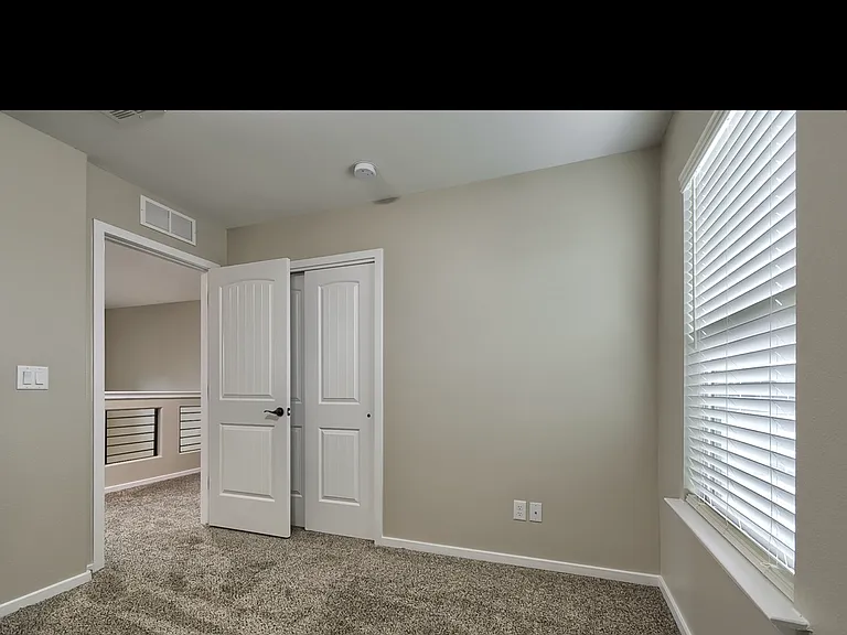 13909 Summer View Ave — Photo 2